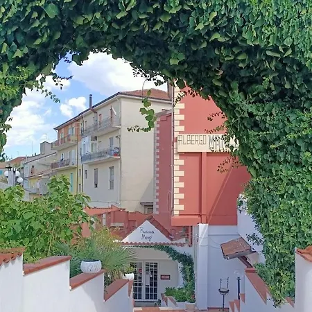 Mango Hotel 2*
